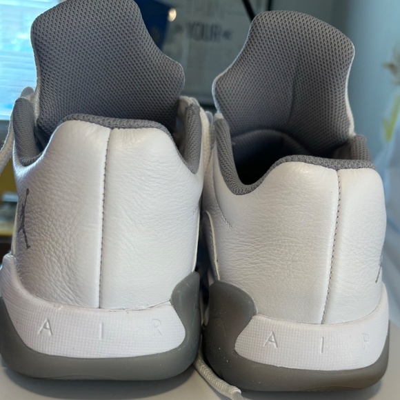 Nike - Jordan 11 CMFT Low - Picture 4 of 9